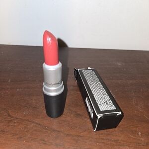 MAC Cosmetics Bold Scarlet Lipstick MAC Retro Matte Studded Kiss AB5